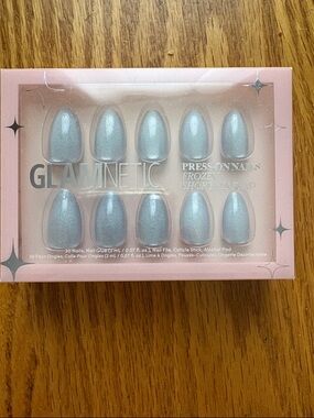 Glamnetic Frozen Short Almond Press-On Nails - Silver Shimmer